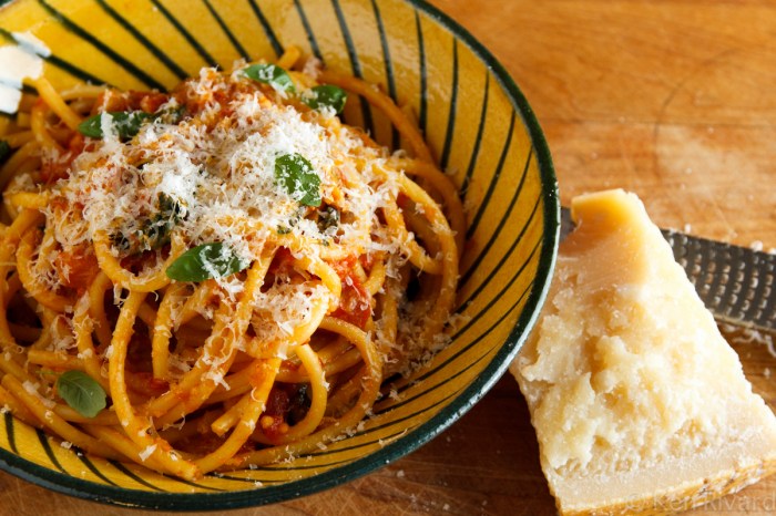 Bucatini with Red and Green Tomatoes-1097